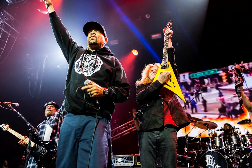 ICE T and Body Count perform Civil War with Dave Mustaine of Megadeth at the 2017 LOUDWIRE MUSIC AWARDS. Credit Matt Stasi, 2017 Loudwire Music Awards.