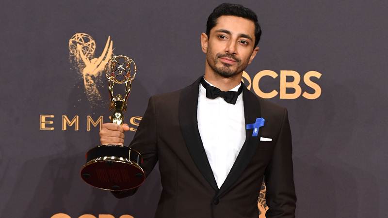 Riz Ahmed poses with the Emmy for Outstanding Lead Actor in a Limited Series or Movie for "The Night Of" during the 69th Emmy Awards at the Microsoft Theatre on September 17, 2017 in Los Angeles, California. / AFP PHOTO / Mark RALSTON